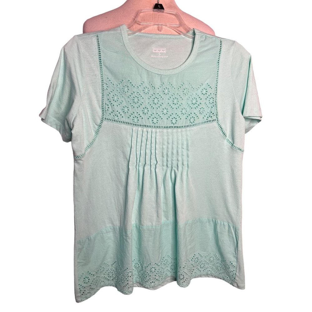 American Sweetheart top light green pull over short sleeve round neck details
